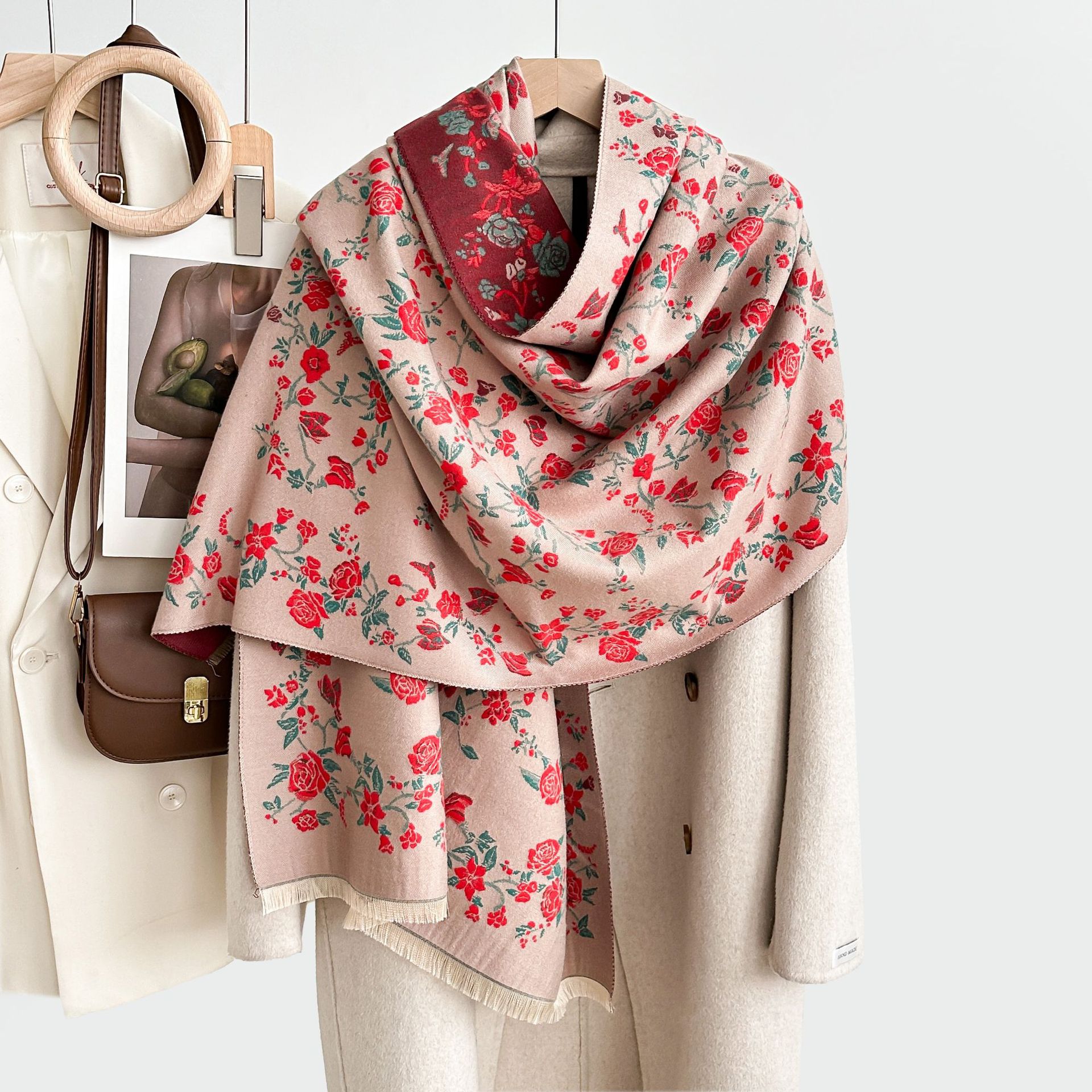 Elegant double-sided demi-season scarf