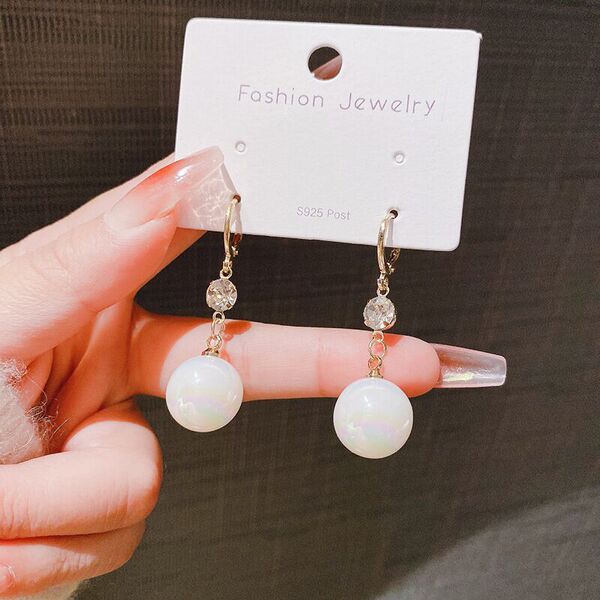 Asymmetrical elegant universal earrings pearl