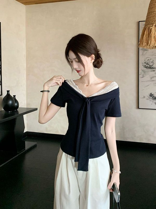 純粋な欲望スタイルのレースステッチ半袖レディース夏ニッチデザインウエストTシャツストラップ付きVネックネイビーブルートップ|undefined