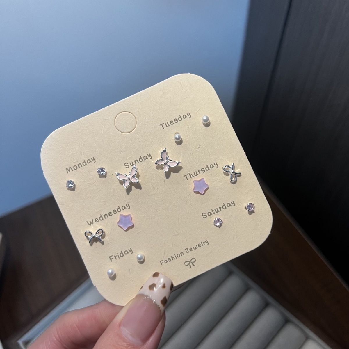 Pendientes redondos de color de aguja de plata Pendientes frescos y dulces Pendientes de todo fósforo de moda simple para mujer