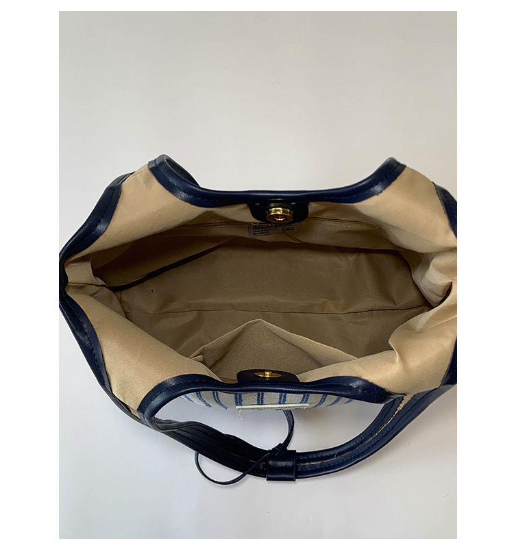 2025 Casual Commuter Tote bag, women's niche striped simple and fashionable hand-held shoulder bag, large-capacity underarm bag undefined