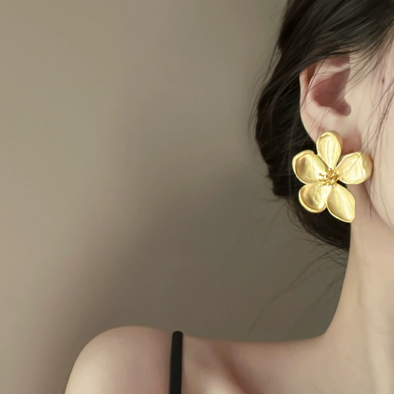 Серебряная игла, модные серьги ретро-дизайн, образец 925 пробы, с цветами, европейский стиль, тренд сезона