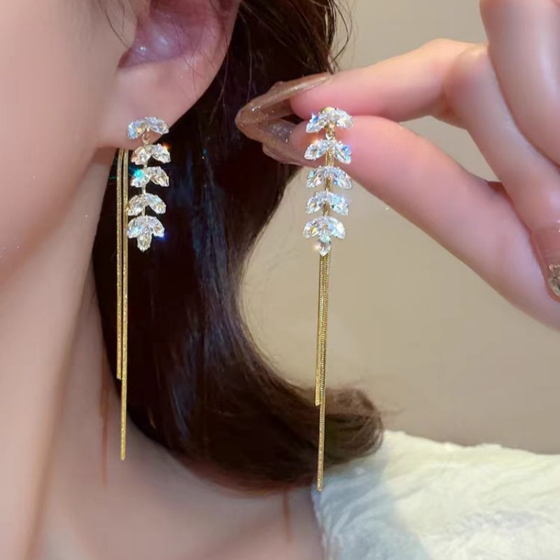 retro fashionable universal sophisticated earrings with zircon