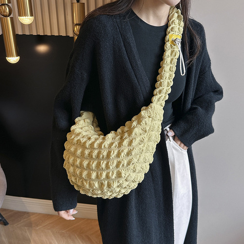 Fashionable cloud pleated bag large capacity tote bag autumn and winter solid color bubble plaid women's bag crossbody shoulder bag foreign trade