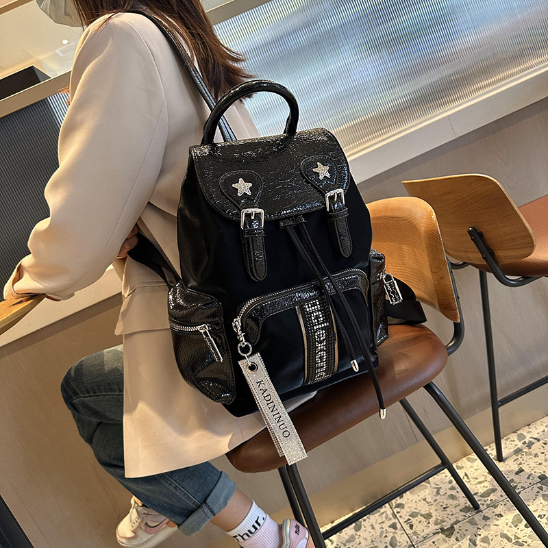 Western-Stil Internet-Berühmtheit für Frauen 2023 neuer weicher Leder lässiger vielseitiger Mode-Rucksack mit großer Kapazität_voghion.com