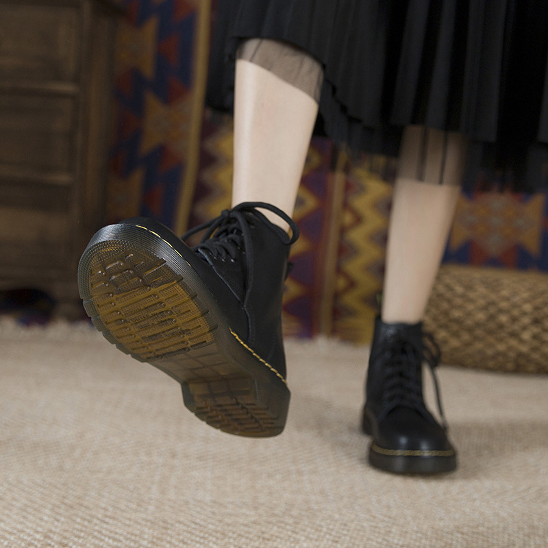 Bottes de moto courtes Martin noires en cuir véritable à lacets à huit et six trous de style britannique pour femmes_voghion.com