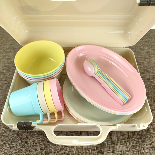 Plastic tableware