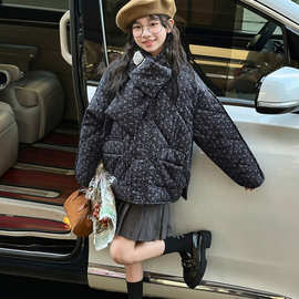 女童厚外套冬季2025新款大童超好看加厚碎花带围脖冬季绗线棉服