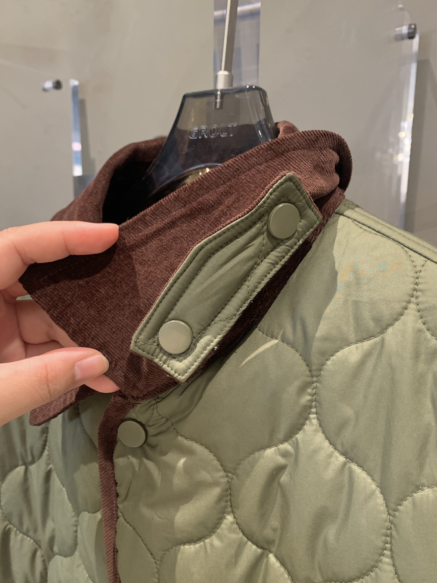 2024秋冬新作 レトロ古銭風コットンカジュアルジャケット レディース ダイヤ柄キルティング フリップカラー アーミーグリーンジャケット