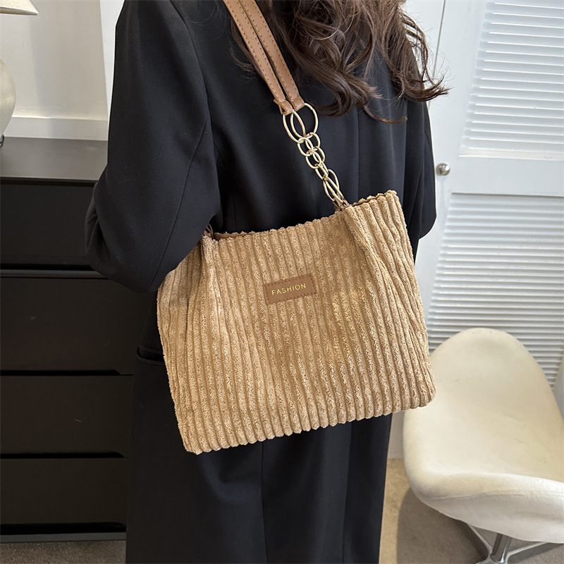 Otoño e invierno bolsa de gran capacidad para mujeres 2024 nuevo popular bolsa de hombro de camellia de viaje bolso de brazo portátil