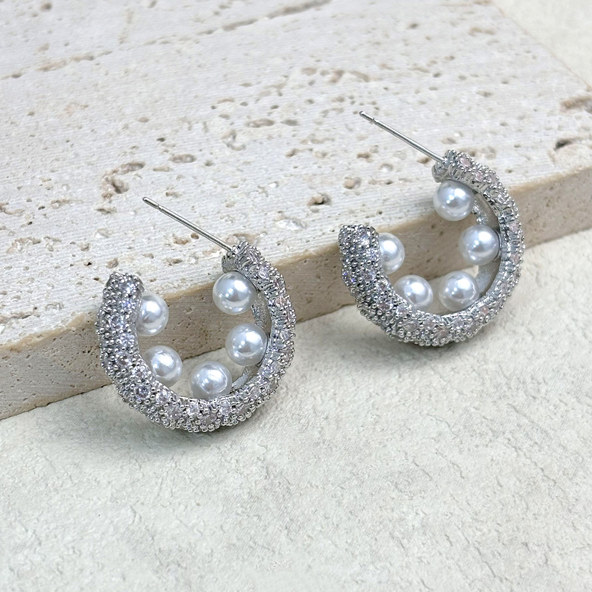 1 Pair Quantity 1 Pair Vacation Simple Style Solid Color Inlay Copper Pearl Ear Studs
