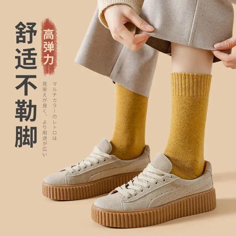 Calcetines de otoño e invierno de las mujeres engrosadas medias calientes tubo largo negro de las mujeres Toalla de invierno con forro polar inferior pantorrilla tubo alto Terry