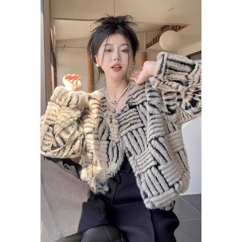 Tweed Style Thickeneded Plush Outwear for Women Autumn and Winter Design Niche Design Retro French Warm Short Cotton Clothes