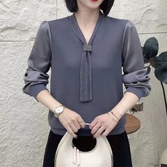 代発2025春の新型ファッションの洋風の底のシャツの女性の百合vネックの長袖のtシャツの女性の上着