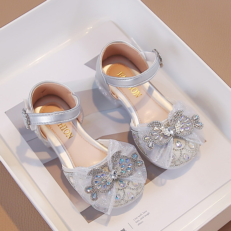 Sandálias infantiles 2026 verano nuevo diamante princesa zapatos de cristal bebés con suela suave sandálias de cabeza para niños grandes image 7
