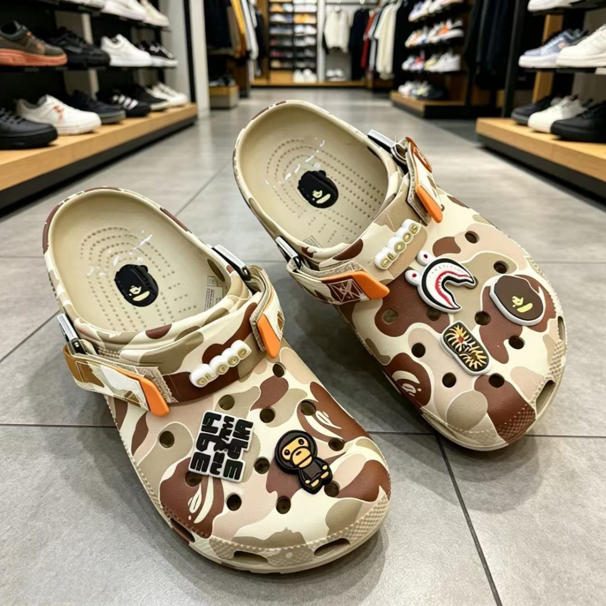 2026 nuevos zapatos de agujero de botón de hierro Beep sandalinas antideslizantes al aire libre zapatos de playa al por mayor fábrica