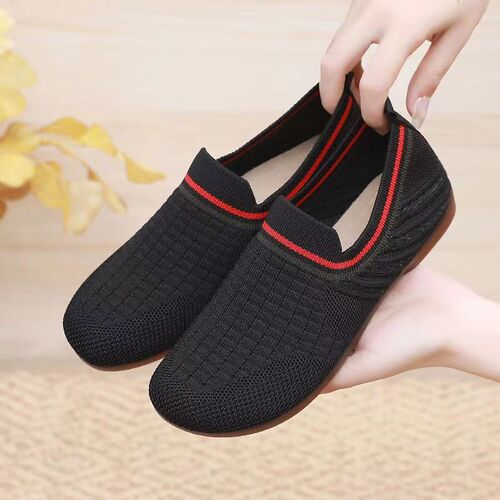 Spring and Autumn new style non-slip slip-on soft-soled mom's shoes fashionable fly-knit breathable versatile lazy shoes for women
