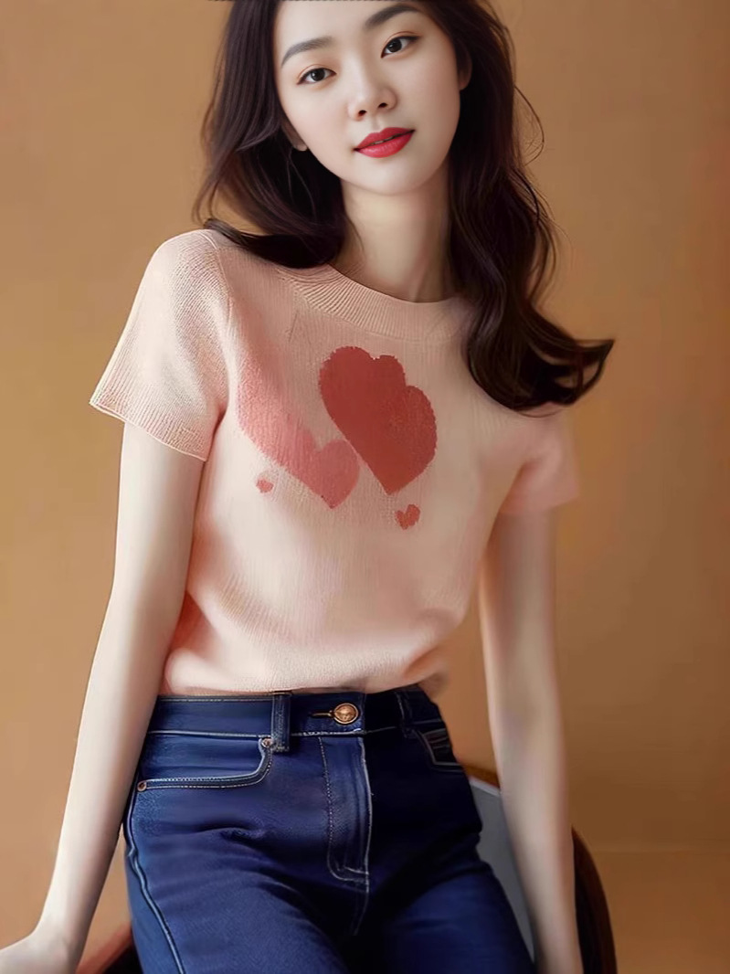 Áo thun dệt kim lụa tay ngắn họa tiết trái tim nữ tính — Màu hồng