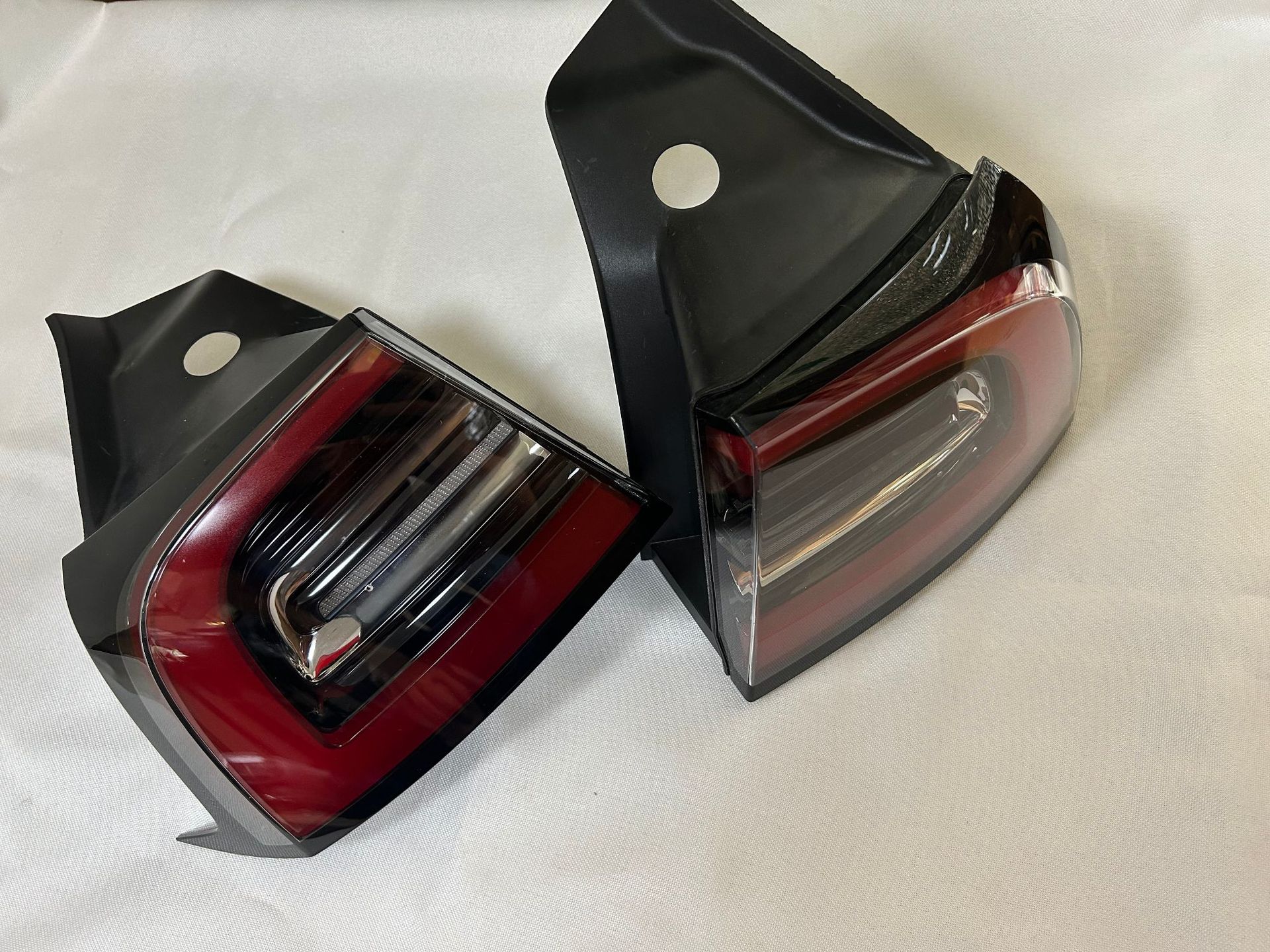 Suitable for Tesla accessories 21-23 Model3/Y outer taillight 1502086-00-D 1502087-00