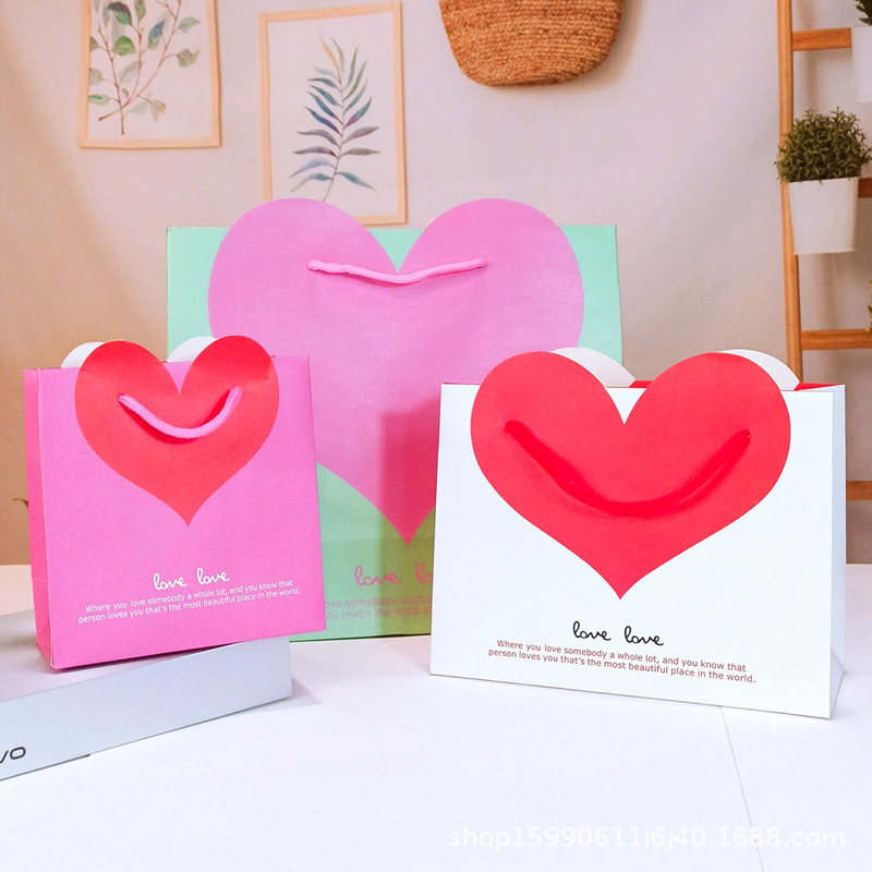 Spot love birthday gift paper bag wedding gift candy tote bag wholesale love packaging factory direct sales Spot love birthday gift paper bag wedding gift candy tote bag wholesale love packaging factory direct sales