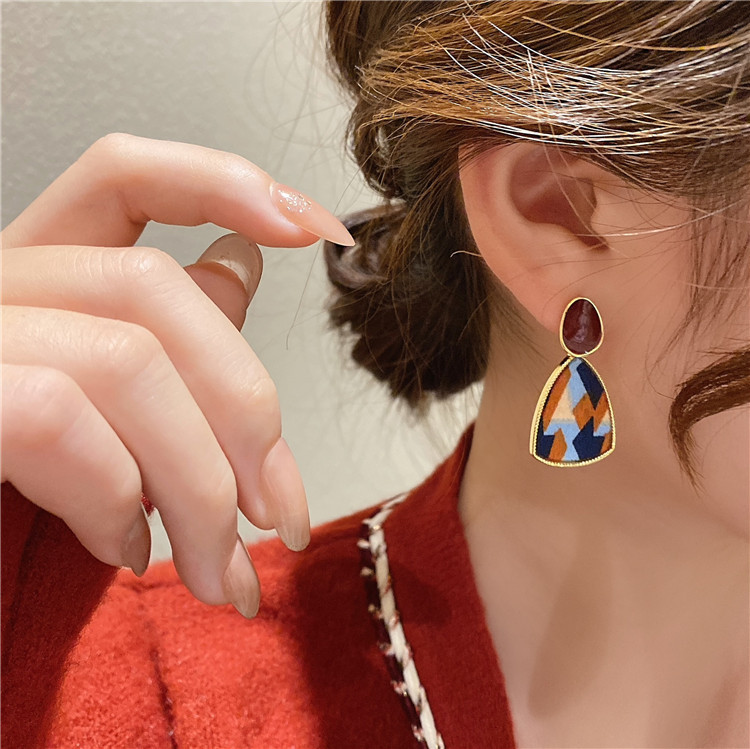 Retro Contrast Color Canvas Alloy Earrings Female Earrings Wholesale display picture 3