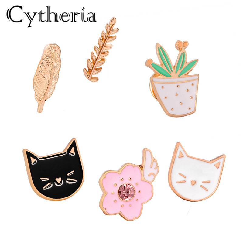 Fashionable cartoon brooch