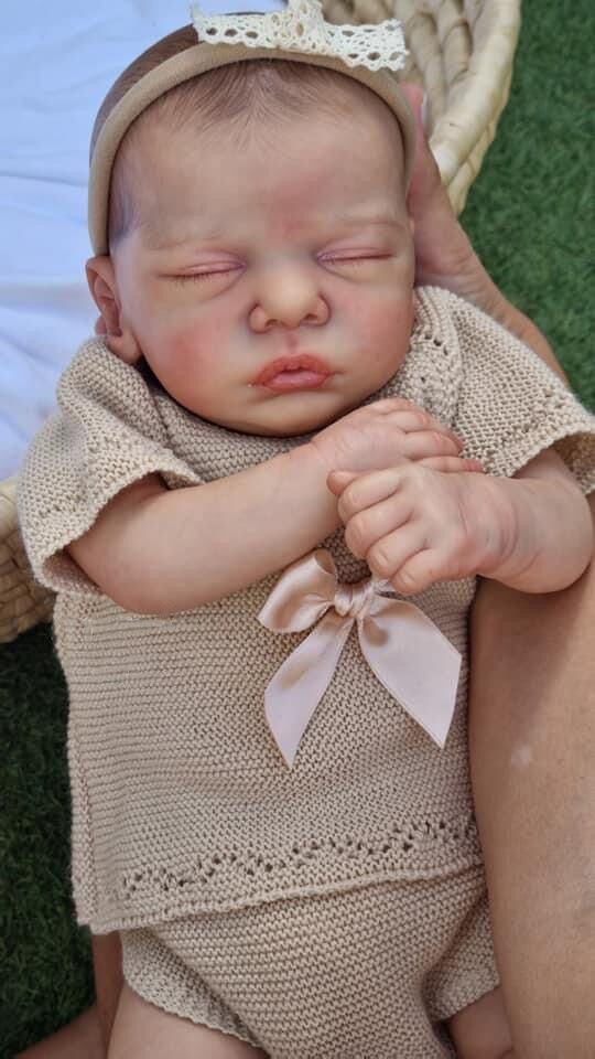 Como se muestra en la imagen de la muñeca