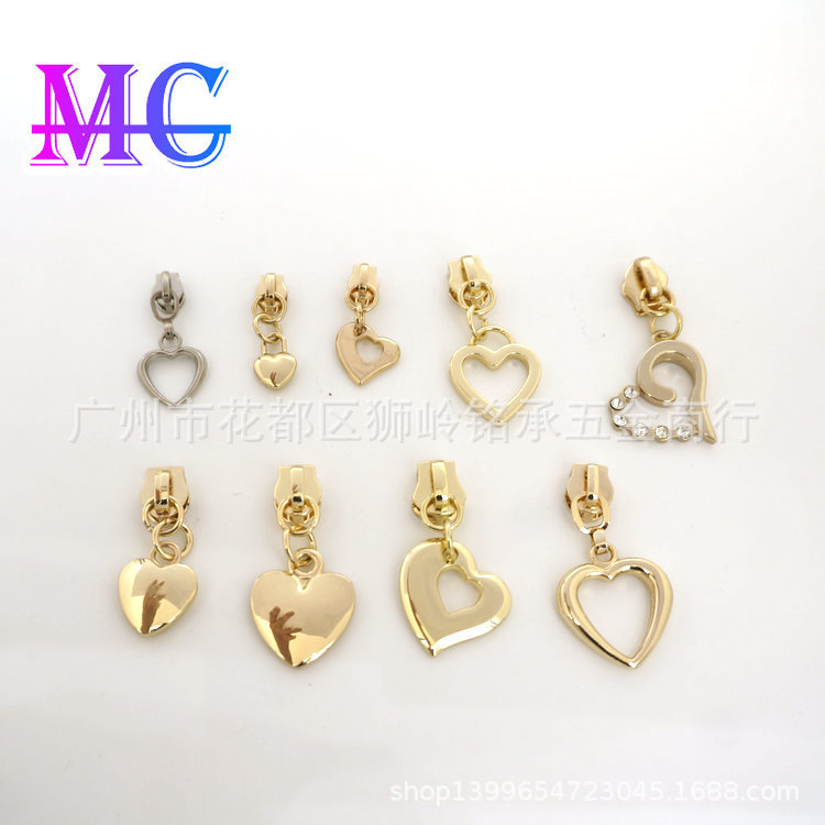 Exquisite love heart-shaped pull card love zipper pull LOGO hardware business sign heart pull piece heart pull piece Exquisite love heart-shaped pull card love zipper pull LOGO hardware business sign heart pull piece heart pull piece