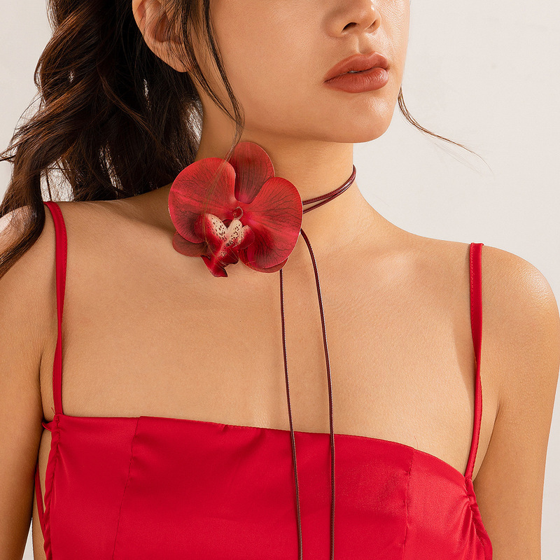 欧米のクロスボーダーのファッション立体の胡蝶蘭の花のネックレスのchokerの個性の長いタイプはワックスの線の花の首のチェーンを巻きます。|undefined