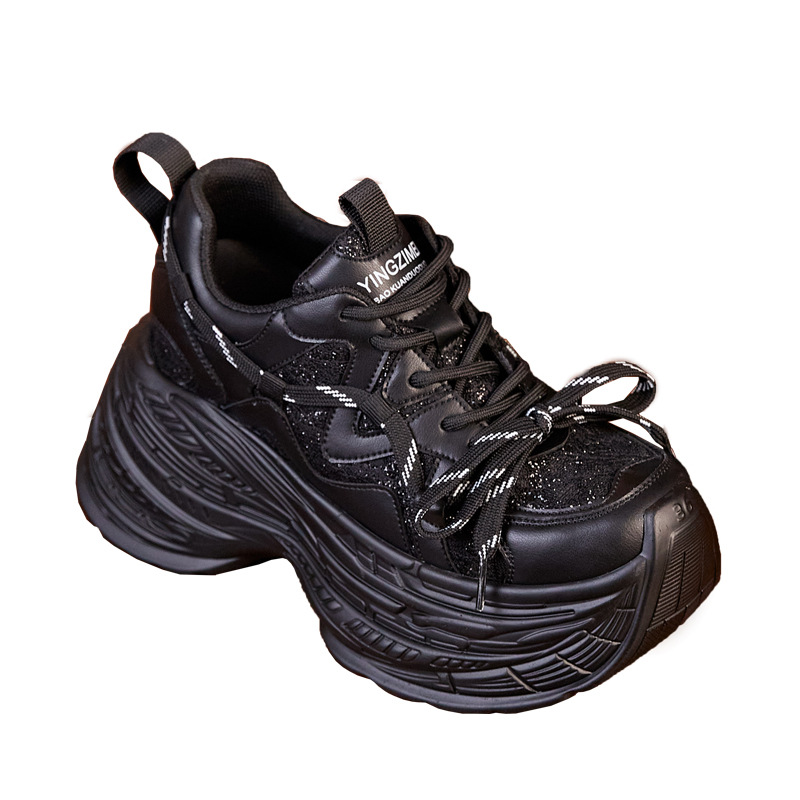Giày sneaker nữ đế dày độn cao bên trong, phong cách thể thao thường ngày — Màu be