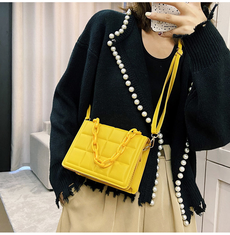 Women's Small Pu Leather Solid Color Streetwear Chain Square Magnetic Buckle Crossbody Bag display picture 1