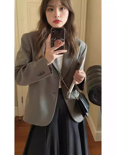 Spring and Autumn Petite Blazer for Women: Trendy Short, Slim-Fit, Elegant Top—Perfect for Casual, Commuter, and Professional Looks