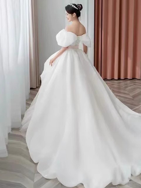 creamy-white trailing