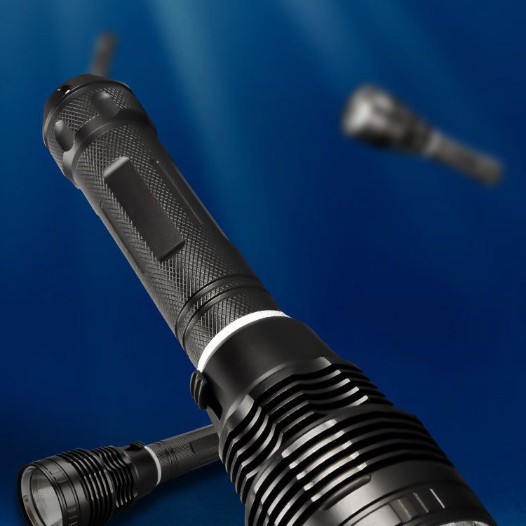 P70 Strong Light Diving Flashlight Deep Sea Work Night Diving Waterproof Large Capacity 26650 Breeding Underwater Professional Yellow Light