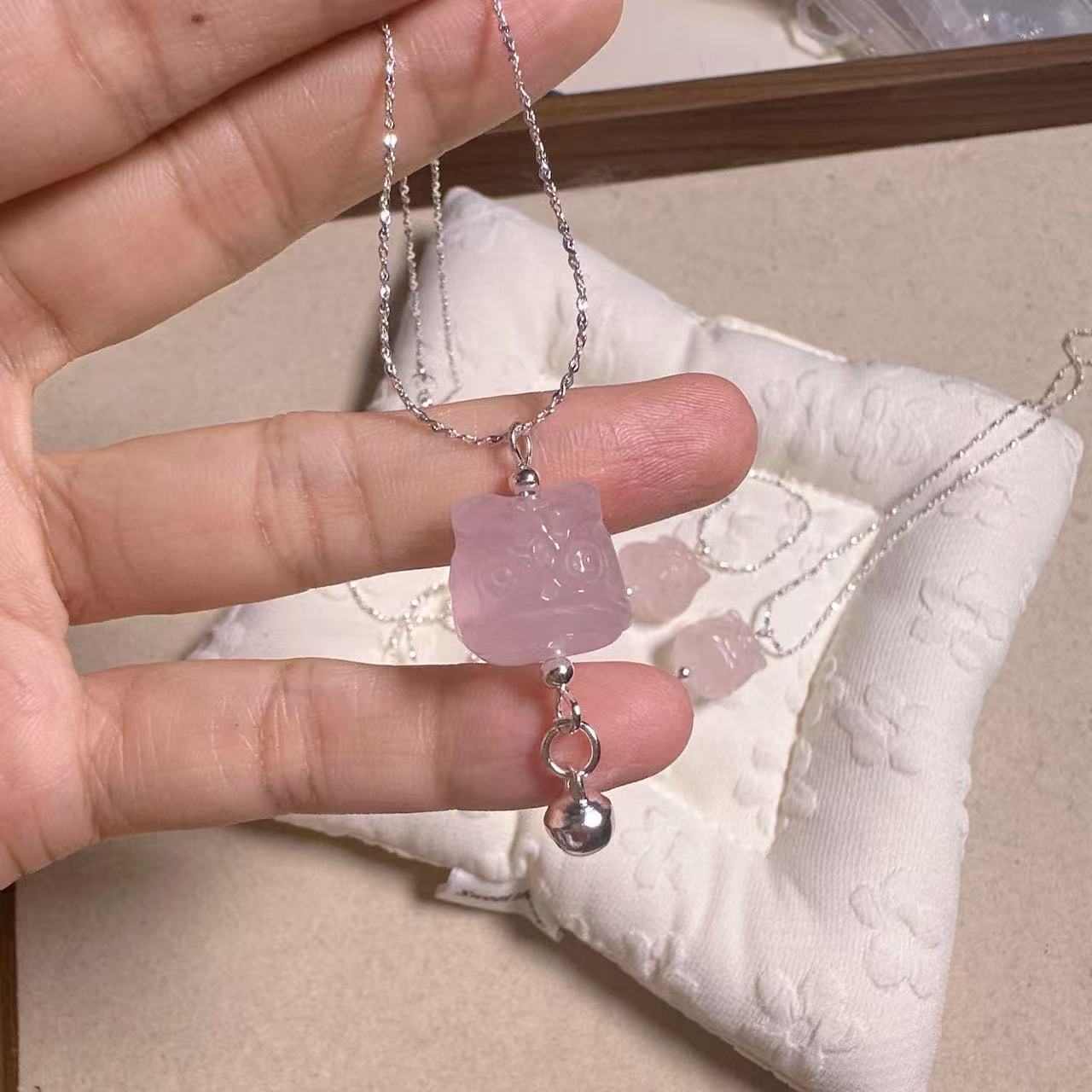 Natural Pink Quartz Lion Head Necklace with Bell Pendant, 925 Silver Chain, Light Luxury Collarbone Chain, Cute Pink Accessory for Women