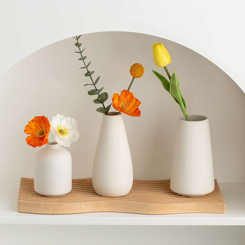 北欧のシンプルなins風の花瓶の陶磁器の置物の卸売りは乾いた花の器の置物を挿して越境します。