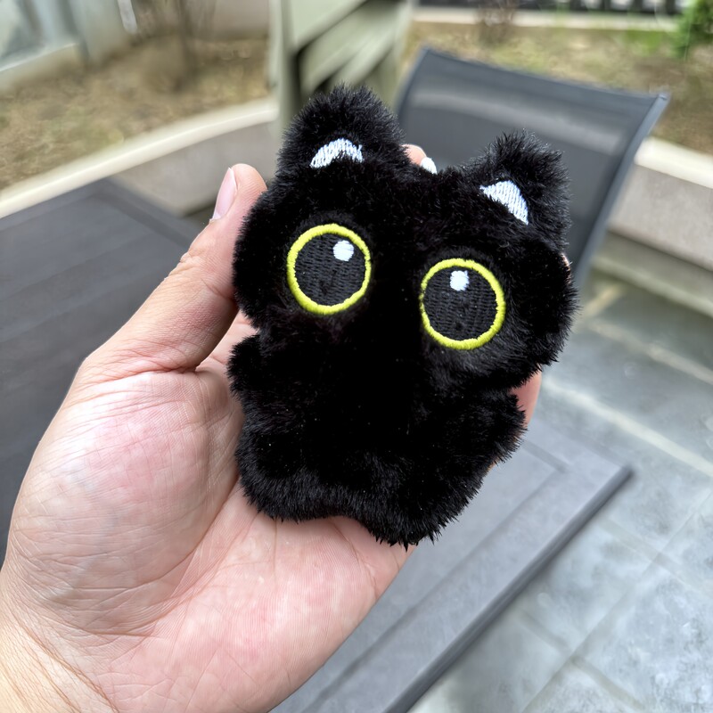 爆発的な大きな目の黒猫のぬいぐるみのぬいぐるみのストラップがかわいいキーキーキーと呼ばれています|undefined