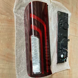 大灯、前照灯;尾灯;其他车灯