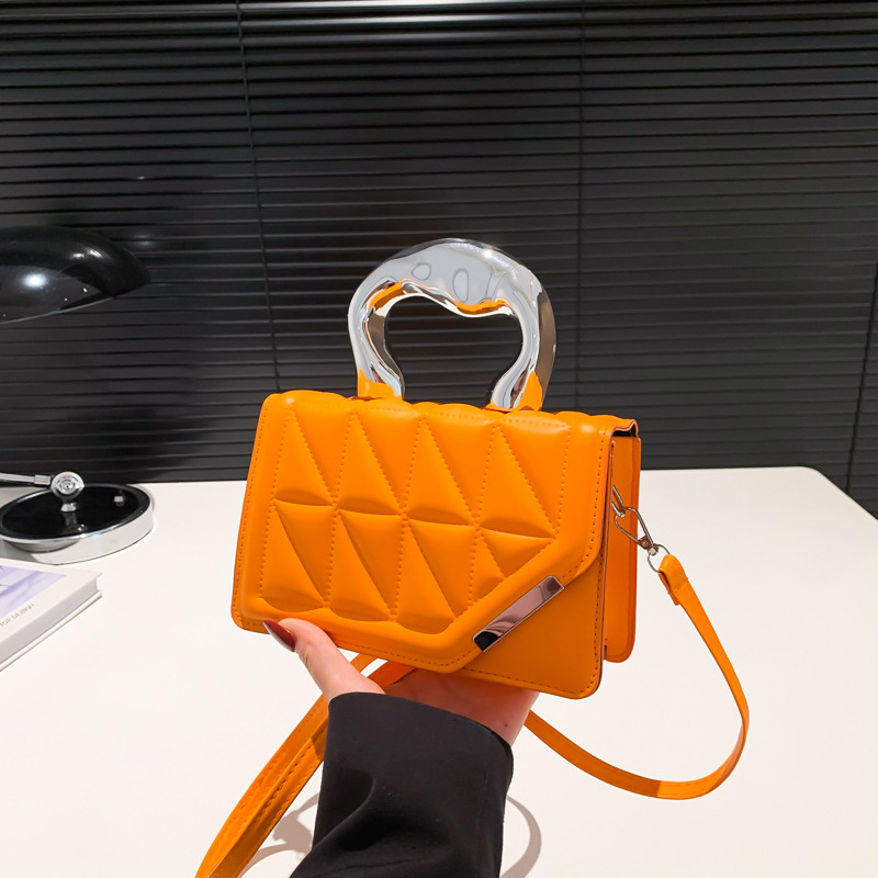 Bolso de textura de diamante para mujeres 2024 nuevo pequeño bolso de mano duro fresco, bolso cuadrado de moda de color sólido de un solo hombro.