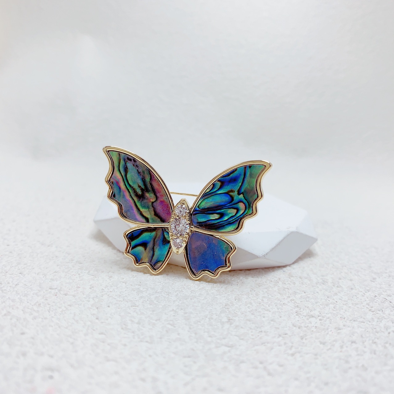 Design elite elegant sophisticated brooch with zircon lapel pin