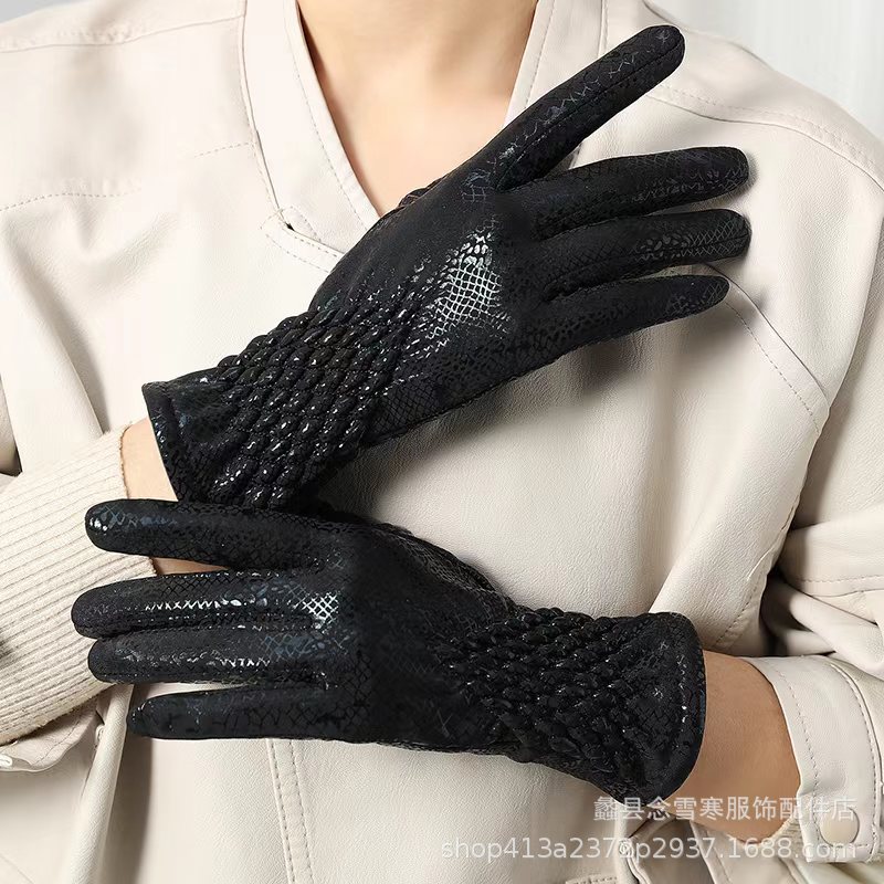 Manufacturers Supply Gloves Women's Autumn and Winter Snakeskin Pattern K-style Fashion Elastic Touch Screen Windproof Warm Cycling Gloves Wholesale