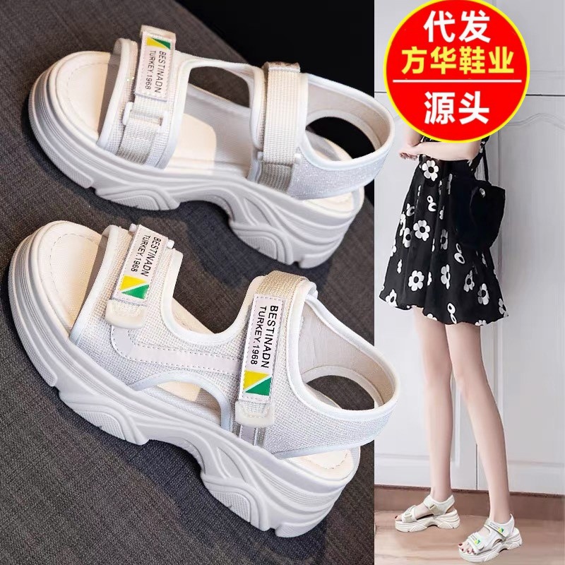 Sandalias de talón medio para mujeres verano 2026 nueva moda versátil antideslizante ligera y alta sandalias romanas