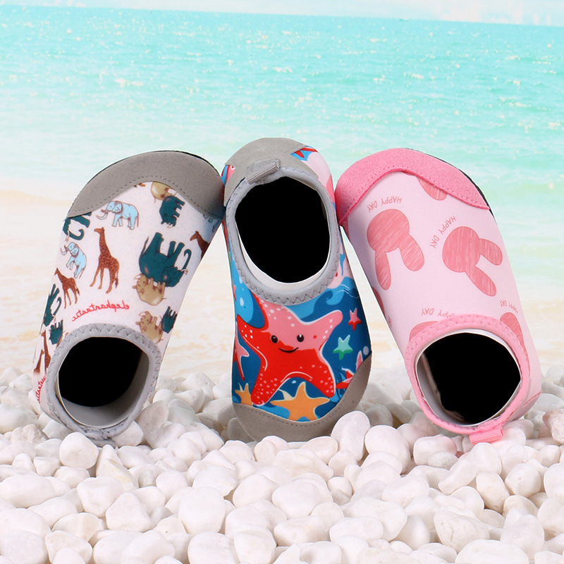 Children's water park baby beach shoes, non-slip soft shoes, river tracing socks, snorkeling shoes, swimming shoes, beachcombing shoes and wading shoes and socks