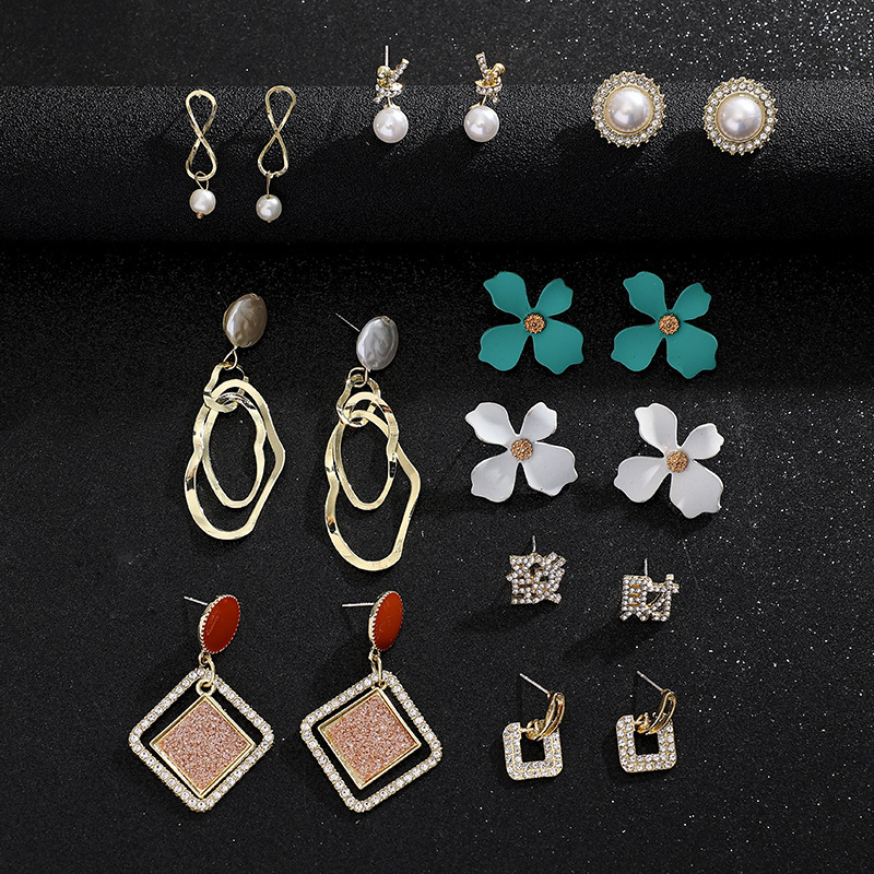 trend fashionable earrings