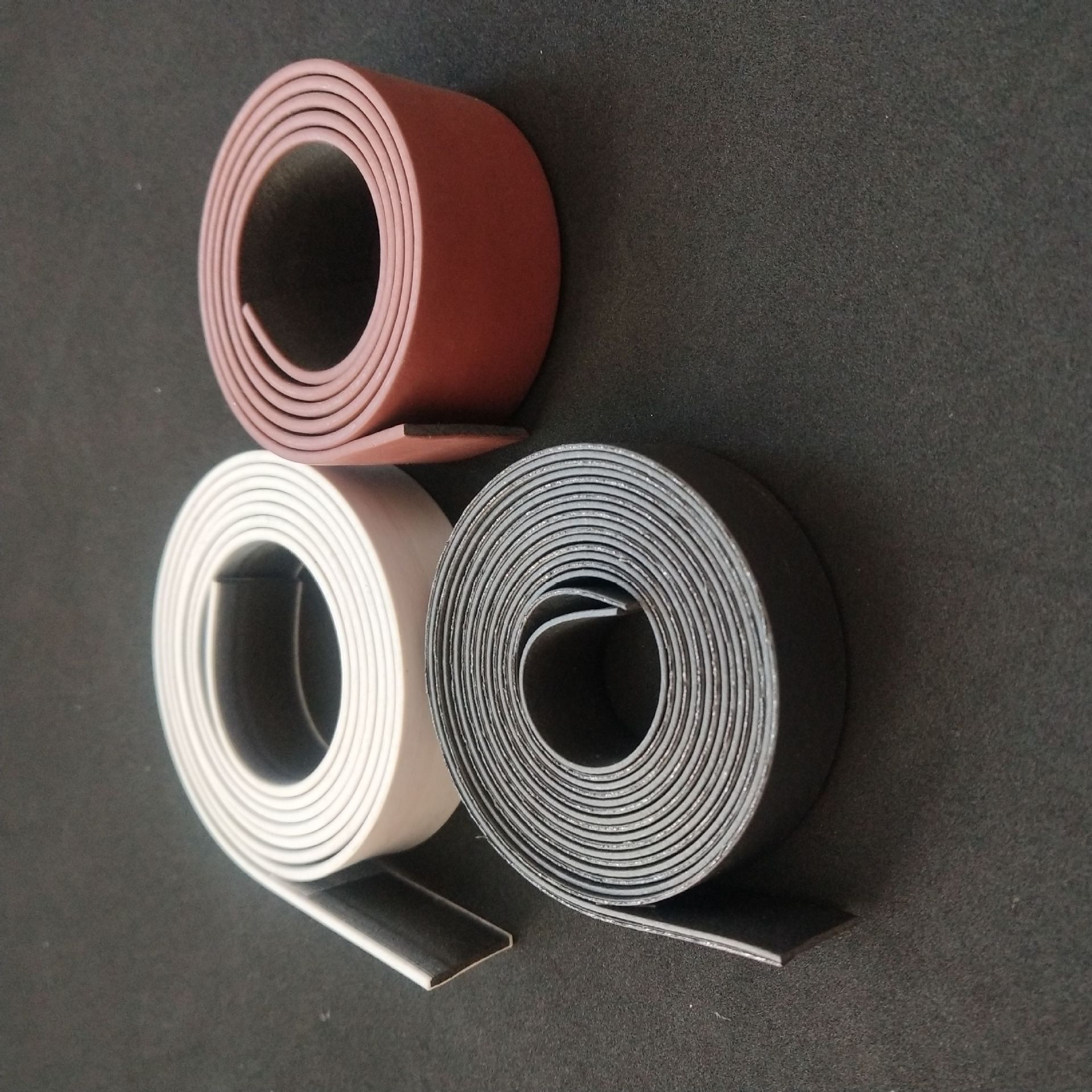 防火膨胀背胶自粘条门窗隔音防撞平板密封条 机械阻燃橡胶密封垫