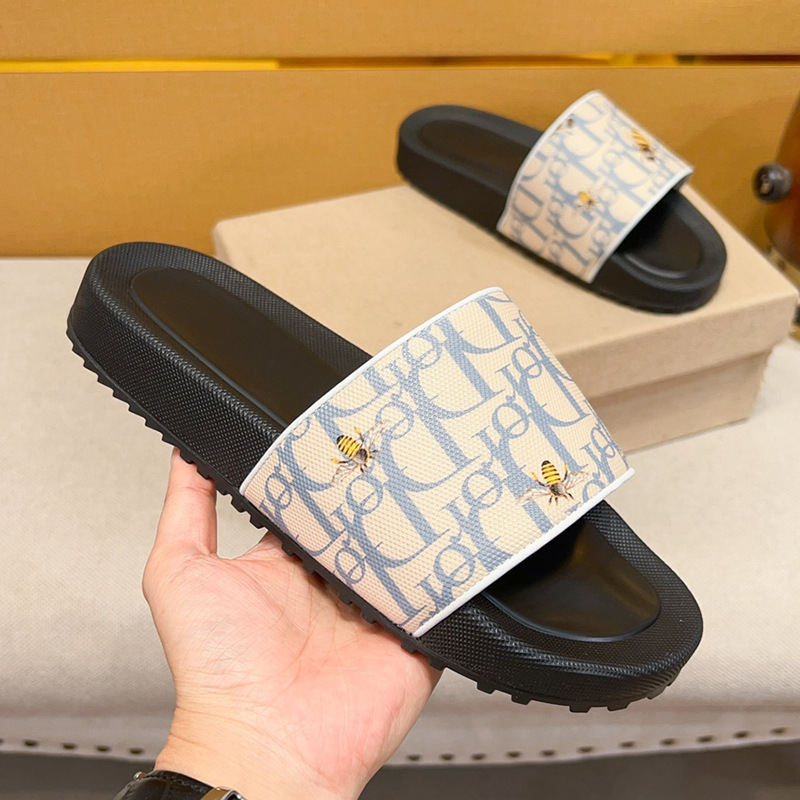 Pantuflas estampadas zapatos casuales antideslizantes de verano para hombre, estación europea, cuero de lujo ligero, suela suave, cómodas chanclas exteriores