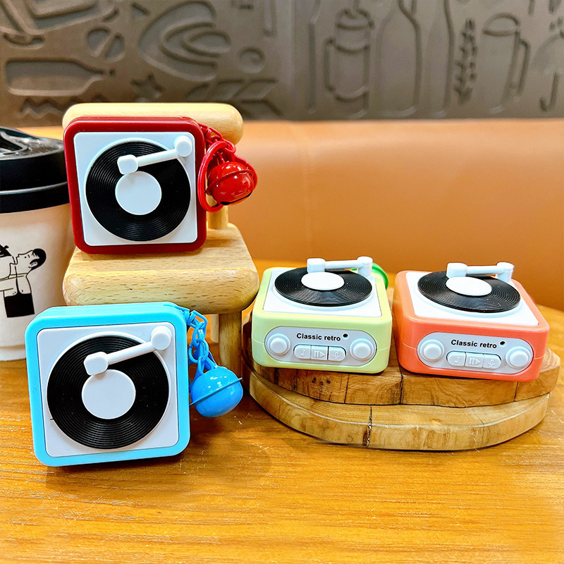 Creative Retro Record Player Can Record and Sound Music Box Ornaments, Fun Mini Gramophone Keychain Pendant