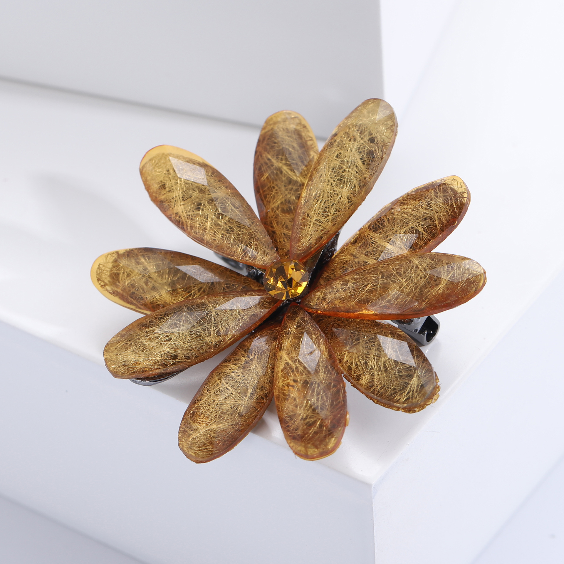 17g Weight Acrylic Inlay Material Brooches Classification Casual, Holiday, Banquet Occasion Alloy Material Flower Pattern All Seasons Season Women's Gender Inlay Design Simple Style Style Simple Style Pin Flower Alloy Inlay Acrylic Women's Brooches 32