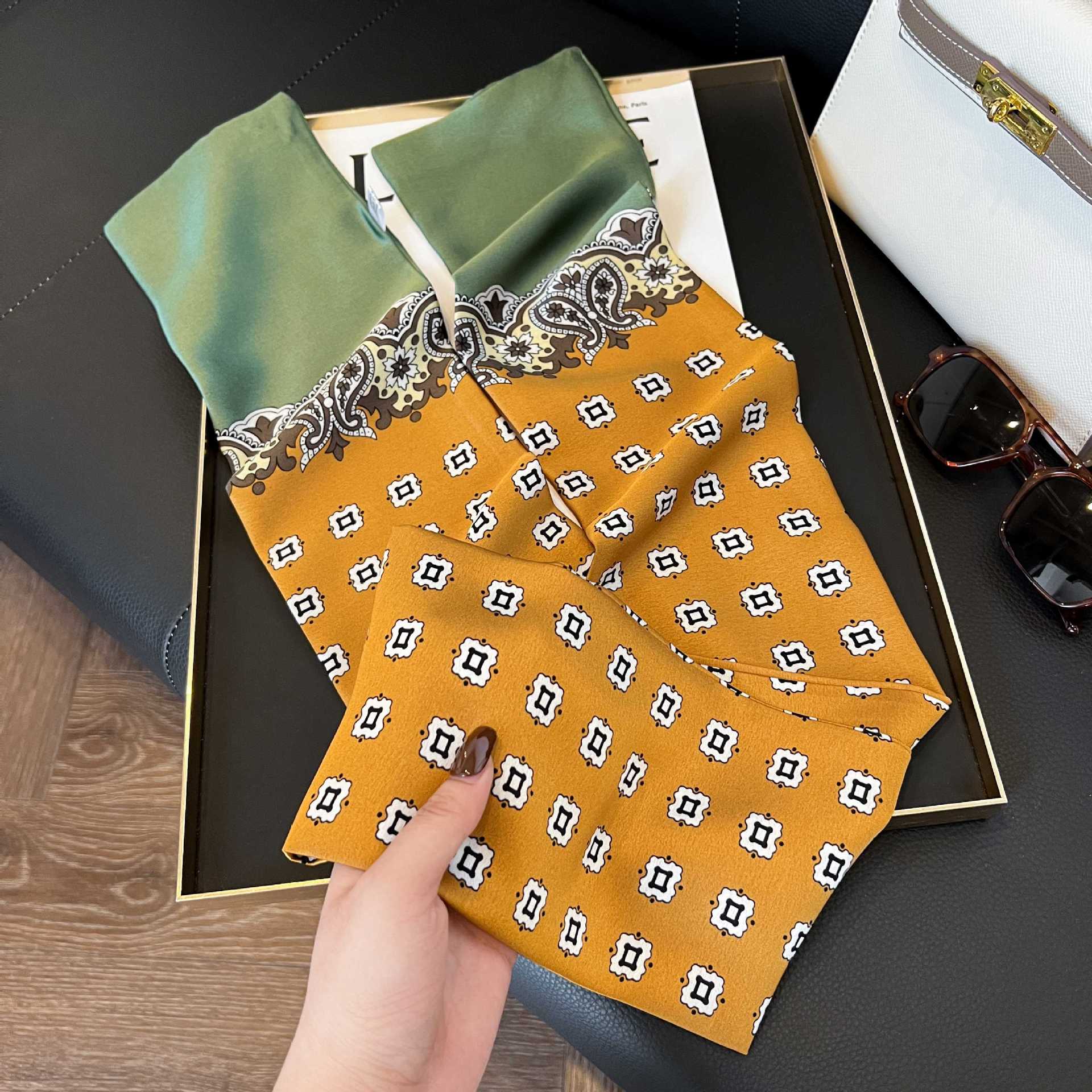 Nueva bufanda de seda pequeña banda larga estrecha para el cabello mujer estilo primavera y otoño moda madre bufanda estilo verano estilo fino serpentina bufanda al por mayor