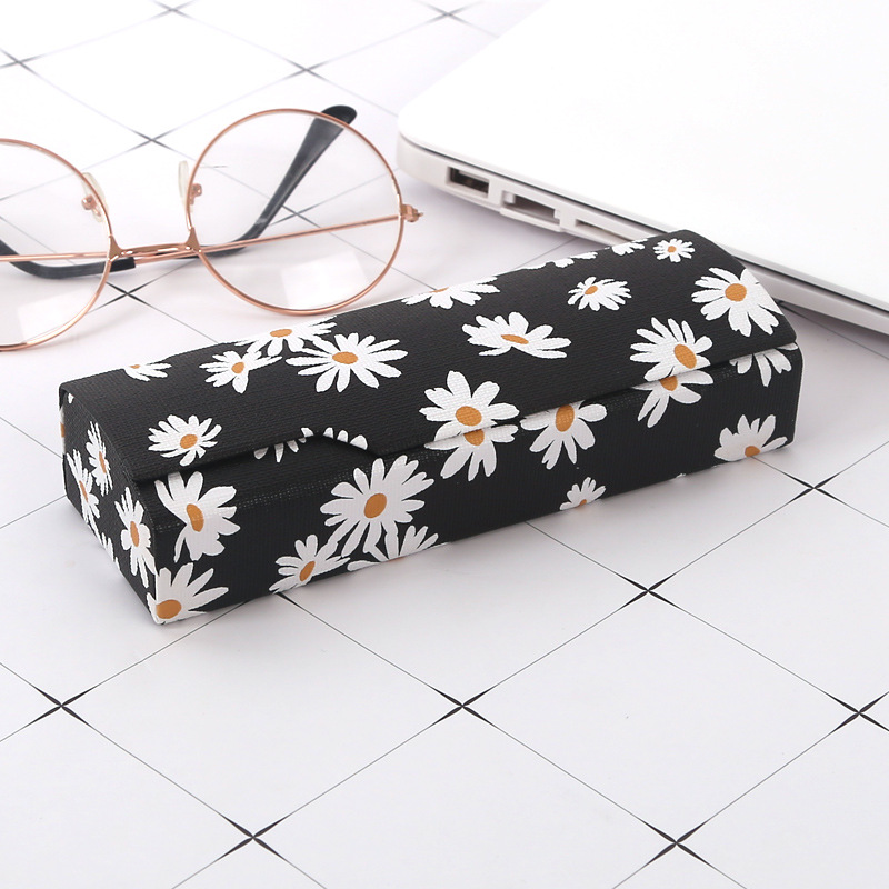 작은 검은 데이지